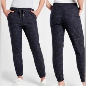 Athleta Navy Blue Stratum Camo Farrallon Jogger Pant Size 8  Athletic Travel
